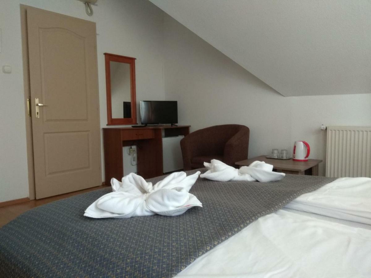 Nadas Panzio Tiszafured Bagian luar foto